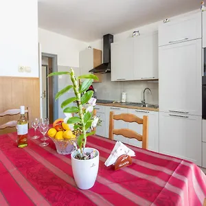 Apartment Mira 